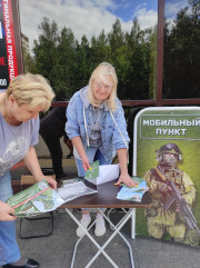 в городе Ярцево работает мобильный агитационный пункт по отбору на военную службу по контракту - фото - 1