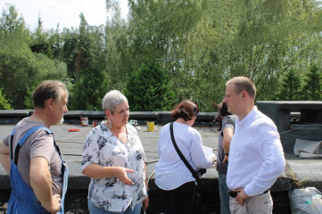 глава округа Роман Захаров проинспектировал ход капитального ремонта в спортивной школе по плаванию - фото - 6