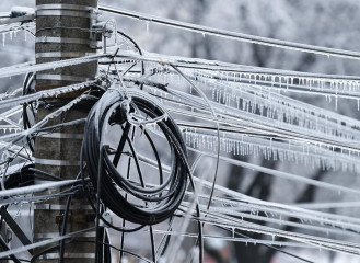 в Ярцевском округе продолжаются работы по восстановлению электроснабжения - фото - 1