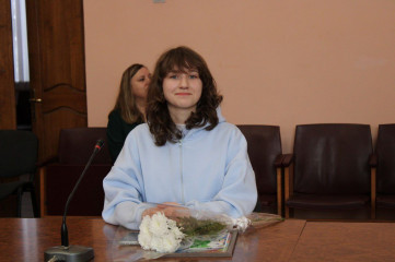 в Ярцевском муниципальном округе состоялось торжественное вручение премии Главы округа, приуроченное ко Дню российского студенчества - фото - 10